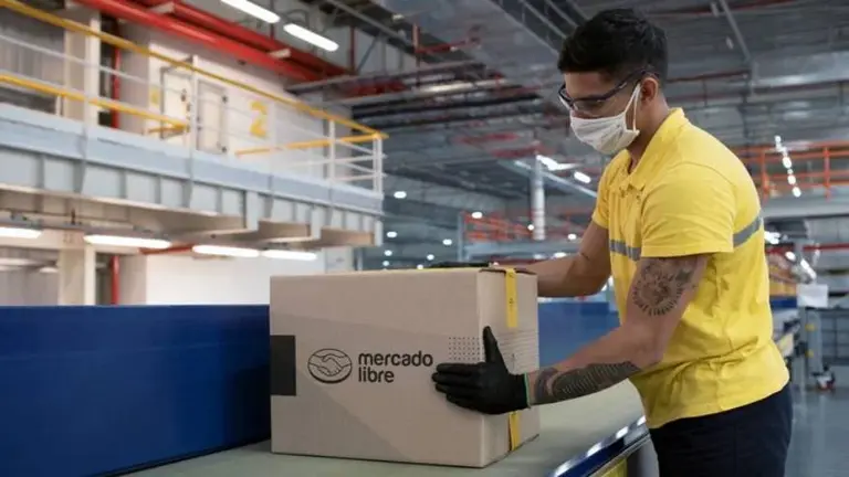 Mercado Libre ofrece desde 230 puestos laborales con sueldos de hasta $120.000: qué puestos busca y cómo aplicar