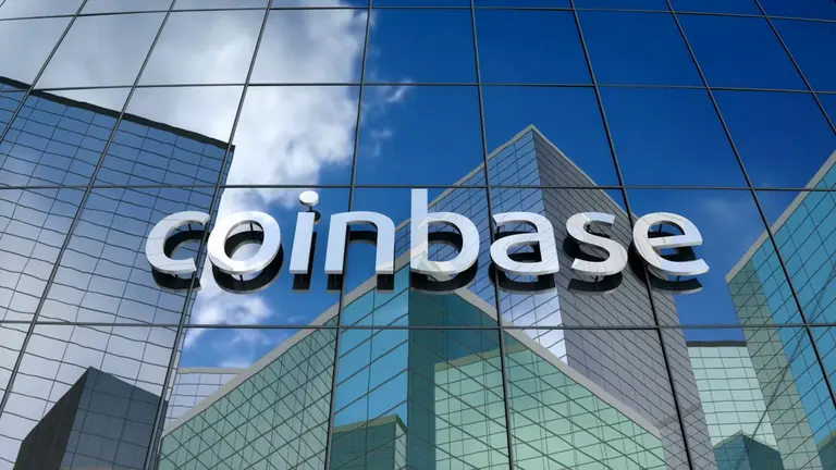 Coinbase, también contra Rusia: ¿por qué el exchange bloqueó 25.000 billeteras de usuarios rusos?