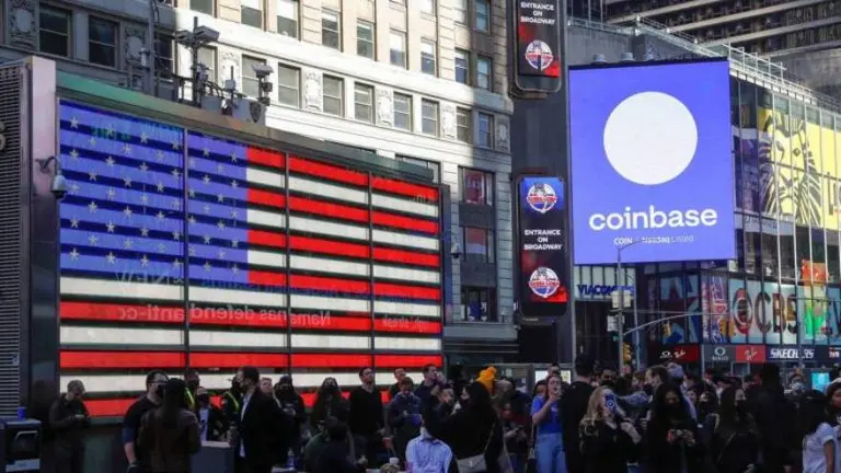 Coinbase "la rompe" en la bolsa y ya vale más que gigantes petroleros: la explicación de los expertos