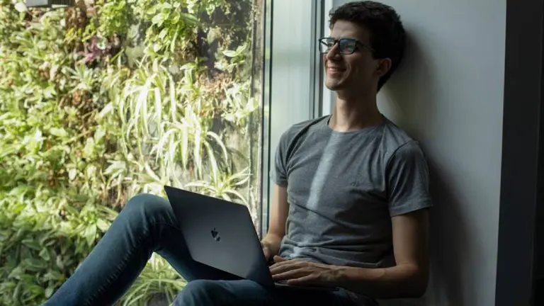 Esta plataforma te permite contratar personal desde cualquier lugar y hasta pagar en criptomonedas