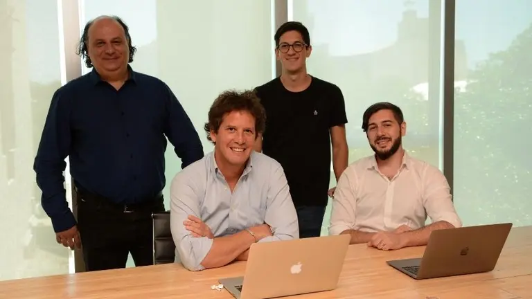 Exclusivo: una empresa argentina te permite comprar acciones "cripto" de Apple, Tesla, Google o Amazon