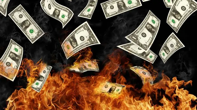 Escape sin control: en las últimas dos semanas se incrementó la cifra de dólares que se van del país