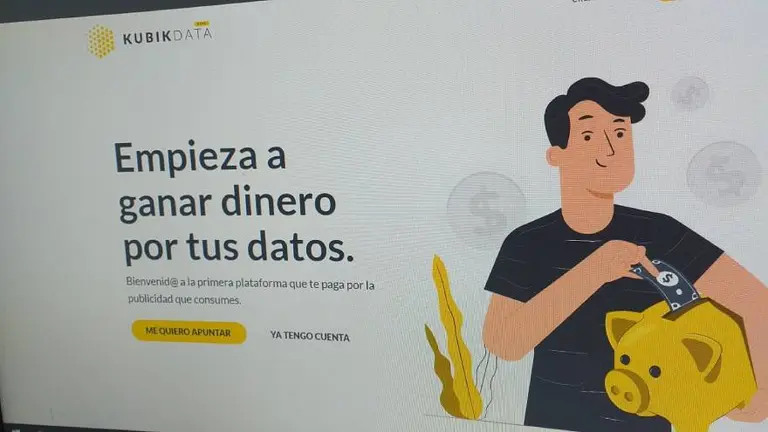 Esta firma "te paga" u$s360 por mes por ver avisos a cambio de tus datos: así es el negocio de Kubik Data