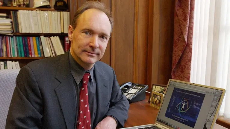 Un día como hoy nació el "padre" de Internet