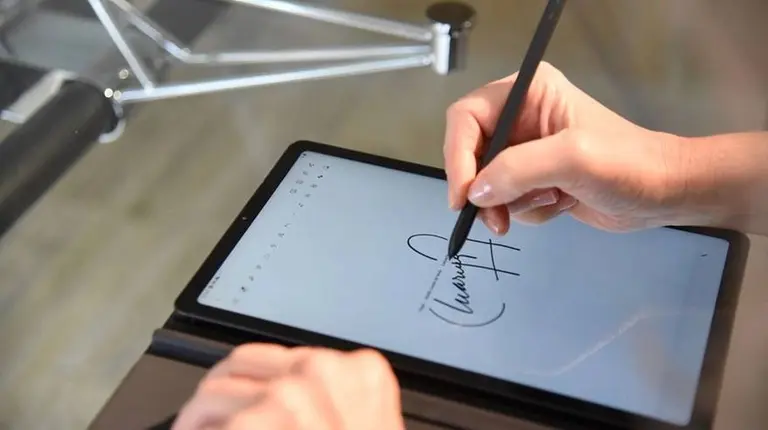 ¿Cómo funciona la herramienta que permite certificar firmas y contratos inmobiliarios online?