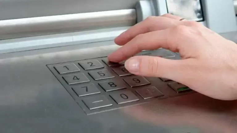 ¿Necesitas efectivo urgente? descubre cómo retirar dinero sin tarjeta de débito