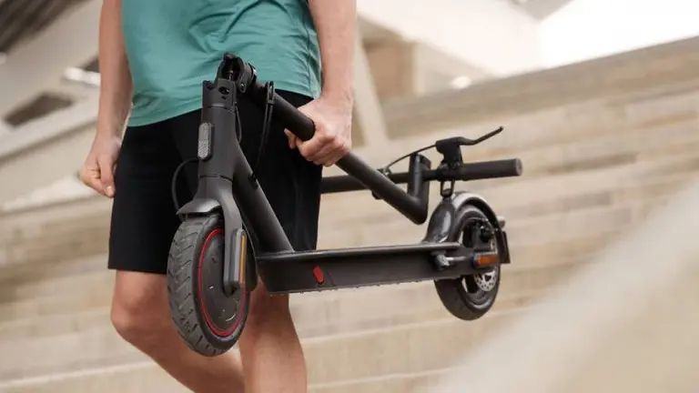 Rápido, barato y ecológico: los pros y los contras de tener un monopatín eléctrico en la Argentina