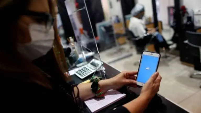 Mercado Pago modifica una función por orden del Banco Central: qué no podrás hacer más en la billetera