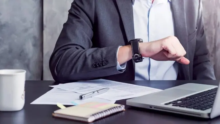 Futuro laboral: ¿por qué para el fundador de LinkedIn el trabajo de 9 a 17 horas no va más?