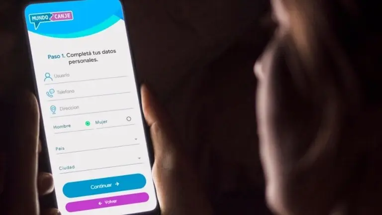 Lanzan una app-red social para canjear bienes y servicios sin levantarte del sillón: ¿cómo aprovecharla?