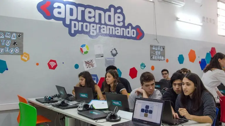 Microsoft se une al GCBA para que los más jóvenes aprendan los "oficios del futuro"