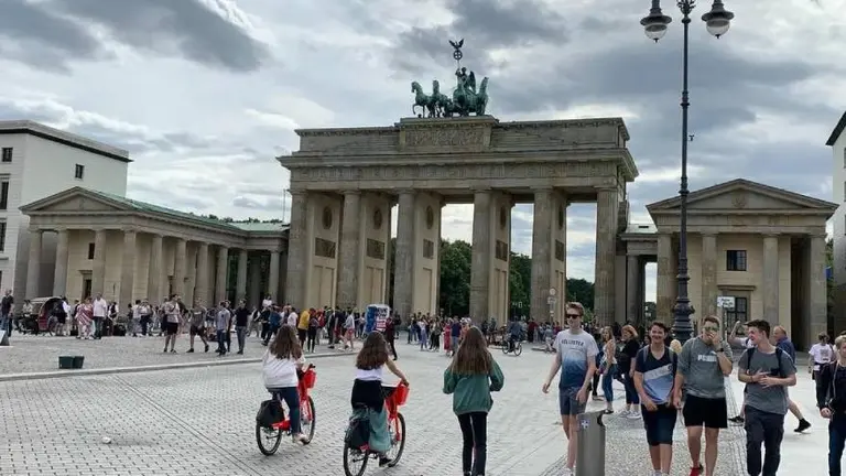 Alemania busca programadores y paga u$s4.000 al mes: ¿cómo postularte y qué necesitás para aplicar?