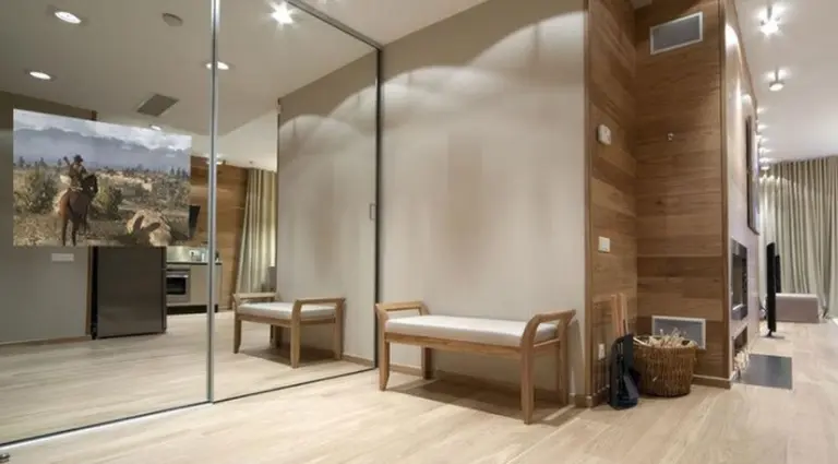 ¿Cómo funciona el curioso televisor espejo que Lionel Messi compartió en sus redes sociales?