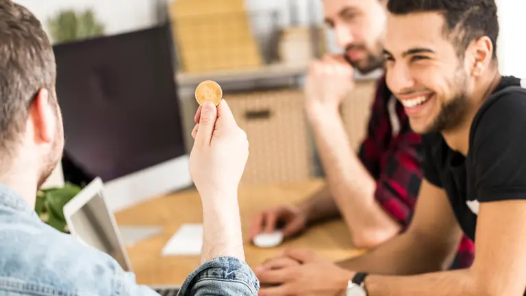 El "dato curioso" de la Argentina: el video viral que explica por qué el país es "campeón cripto"