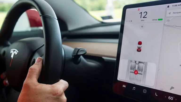 Tesla es investigado en EE.UU. por una polémica función con la que cuentan muchos de sus autos