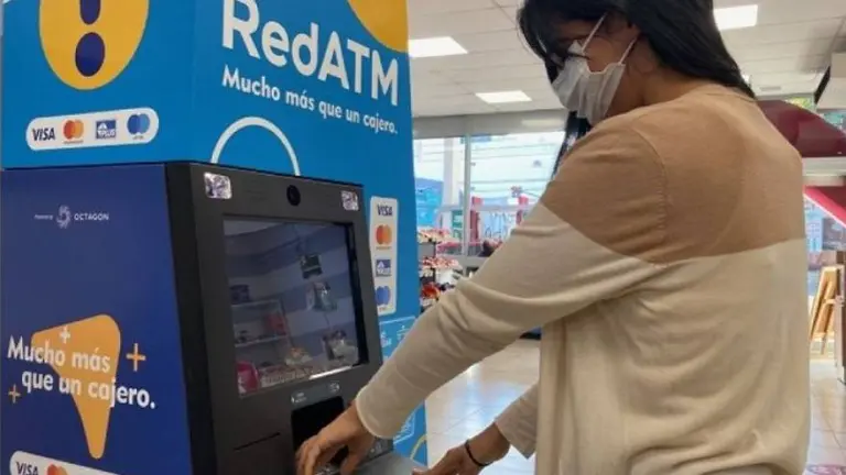 Paso a paso, cómo comprar y vender criptomonedas en un cajero automático