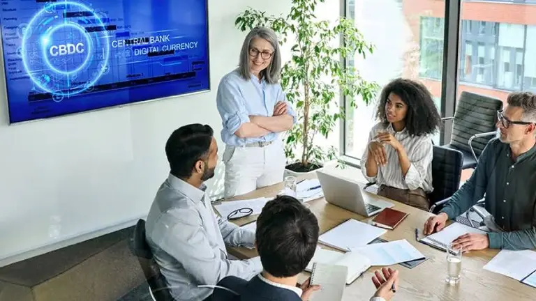 CBDC y stablecoins: diferencias, similitudes y el consejo de expertos para que los bancos se preparen "para lo que viene"