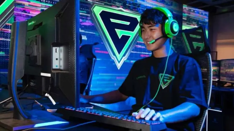 Ir a la escuela para jugar: abren la primera secundaria del mundo especializada en eSports