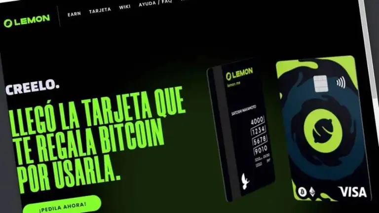 Escapar a la inflación: así es el negocio de las "tarjetas cripto" que regalan bitcoin por usarlas