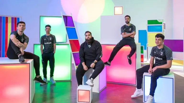 Ebro, el equipo de eSports de "La Brujita" Verón, lanzó nuevo logo y se impone en la escena regional