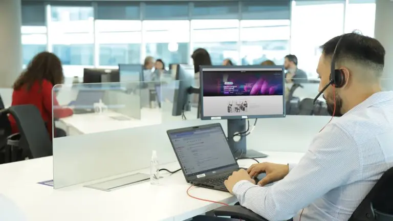 Telecom busca contratar 1.000 colaboradores de cara a fin de año: conocé los puestos y cómo aplicar