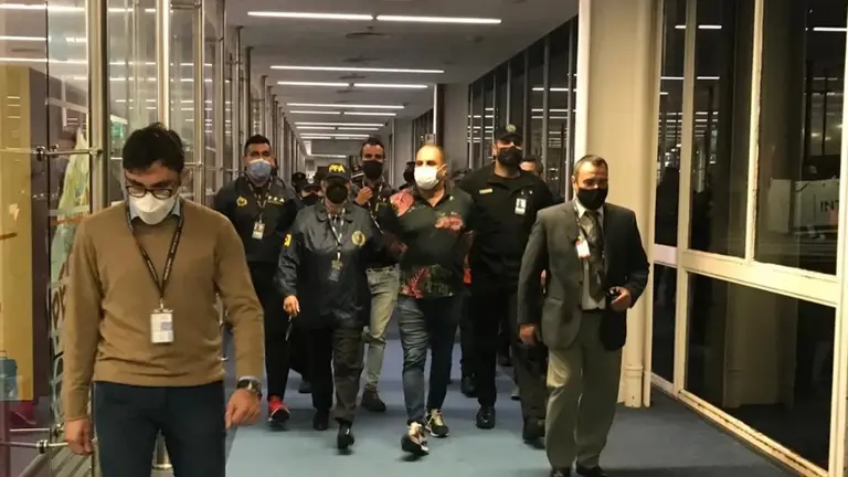 Generación Zoe: luego de estar casi un mes y medio prófugo, Cositorto llegó esposado a la Argentina