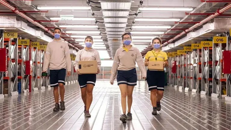 Mercado Libre apuesta fuerte al 2023: busca talento en el país y ofrece sueldos de hasta $450.000