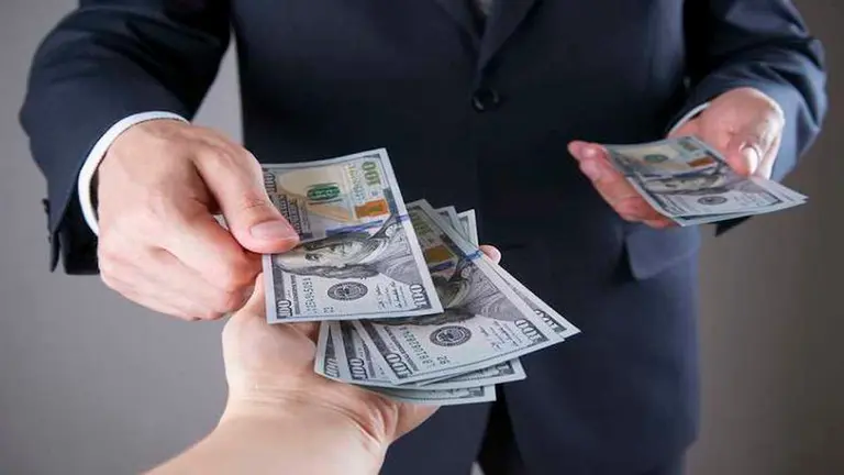 ¿Sueldo en dólares?: una multinacional busca seducir talento con el pago de 20% en moneda extranjera