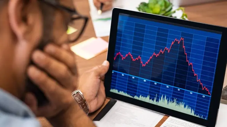 Se desploma Netflix: ¿cruje el modelo de suscripciones o hay saturación de plataformas de series y películas?