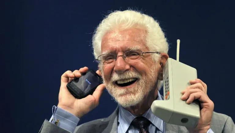 Un día como hoy nació el "padre" del teléfono móvil
