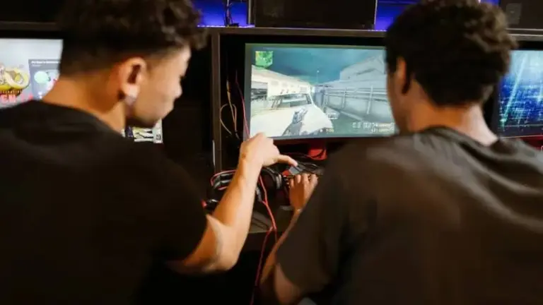 Coach, manager, analista: cómo ganar u$s10.000 por mes como profesional gamer (y dónde aprender rápido)