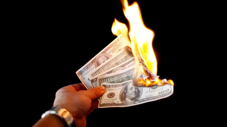 Estremecedor: gurú de la city pronostica a cuánto estará el dólar blue en los próximos días