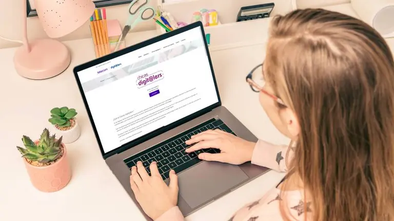 Telecom impulsa el talento digital femenino con una nueva edición de su programa de formación
