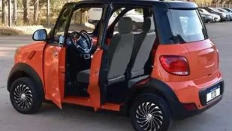 Tito, el auto eléctrico argentino, criticado en redes: el video de un usuario indignado