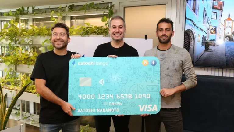 Satoshi, imparable: su nueva tarjeta Visa ofrece descuentos de hasta 50% por pagos con criptomonedas