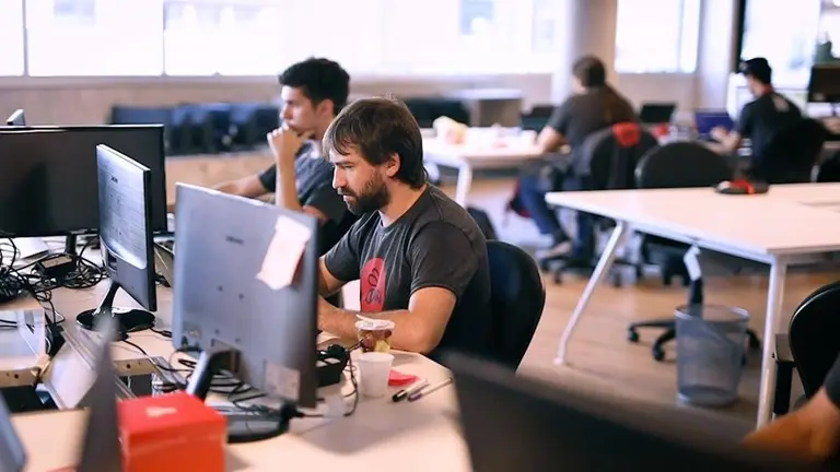 Cuál es el salario promedio pretendido por los argentinos y qué sectores tienen las mayores diferencias