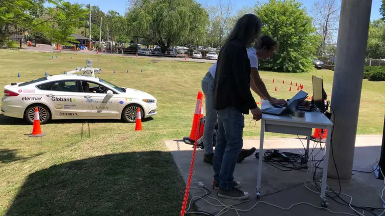 La Universidad de San Andrés apuesta a la inteligencia artificial y presenta su vehículo autónomo