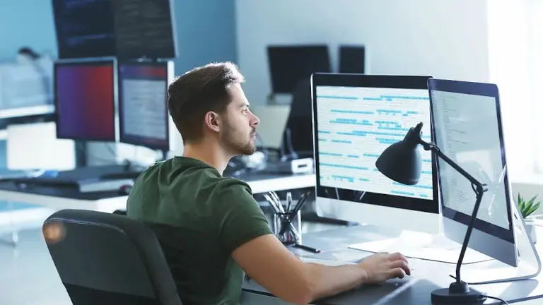 Los perfiles tech mejor pagos ahora miran otra cosa antes de aceptar un trabajo
