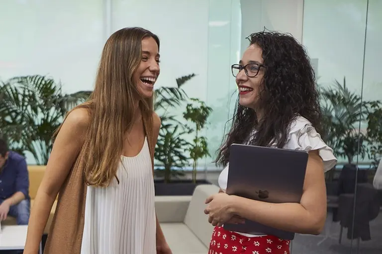 ¿Cómo potenciar la participación de mujeres en el sector de las criptomonedas?