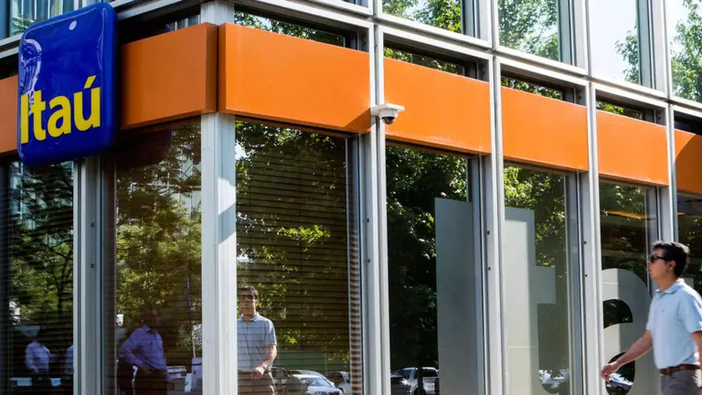 Itaú apuesta fuerte a las cripto: cómo será su servicio y sus diferencias con Mercado Pago y otros gigantes