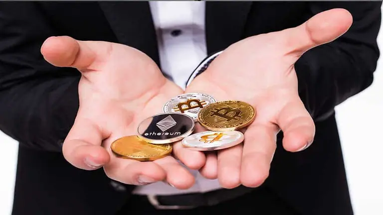 El podio de las criptomonedas ganadoras y perdedoras del año