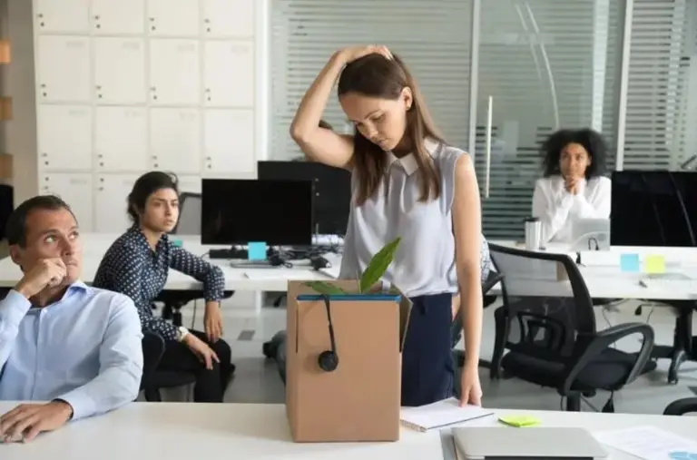 Disney y Zoom reducen sus planteles por menor demanda: a cuántos miles de empleados despedirán