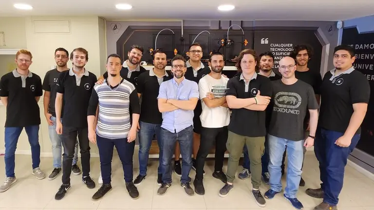 Firma argentina lanza la primera impresora 3D con inteligencia artificial del mundo: cómo funciona