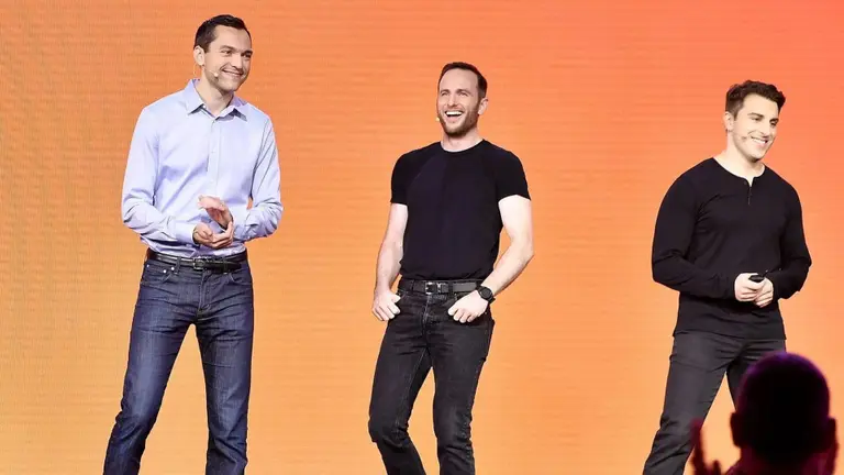 ¿Inversores de Airbnb abandonan el barco?: sus cofundadores perdieron esta increíble cifra en un día