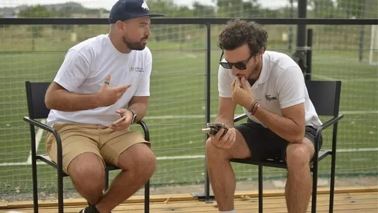 Ahora podés alquilar una cancha de fútbol o tenis con tu celular: la app en la que invierte Pico Mónaco