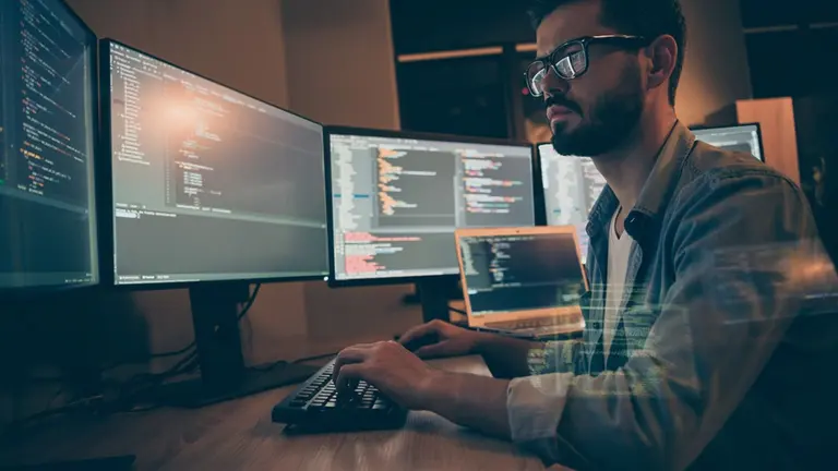 Prompt Engineer: conocé la carrera que está en boca de todos y que ofrece sueldos en dólares