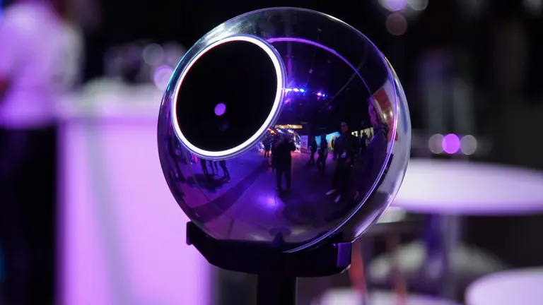 Worldcoin, en primera persona: cuánto pagan por el escaneo del iris, cada cuántos días y para qué