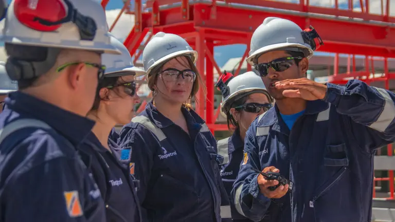 Grupo Techint recorre el país para incorporar a 400 jóvenes profesionales y pasantes: qué perfiles busca y cómo postularse