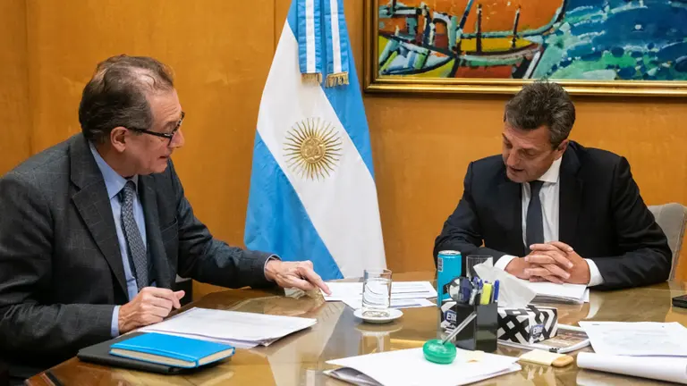 Dura pelea de poder: por qué Massa deja al titular del Banco Central entre la rebelión y la sumisión