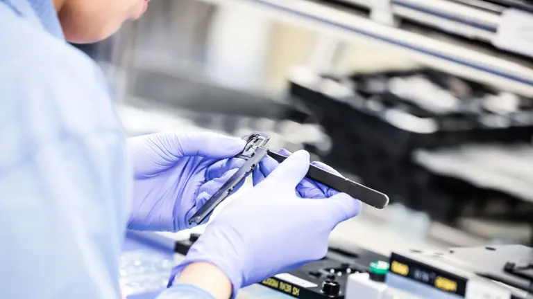 Mirgor exportará a países de Latinoamérica tabletas y notebooks Samsung producidas en Garín